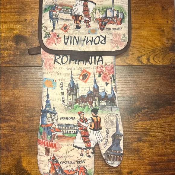 Romania Country Design Kitchen Potholders & Oven Mitt Set 2pcs New - Picture 2 of 8